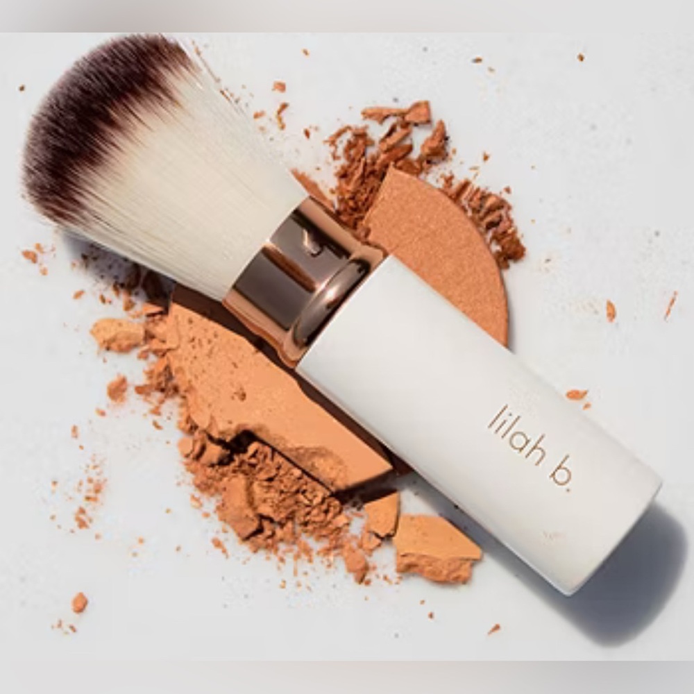 NIB [Lilah B.] Vegan Hypo-Allergenic Retractable Bronzer/Blush Brush New in Box!